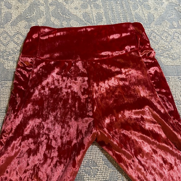 LOT of 2 Unique FABLETICS Velvet Red and Green shiny Leggings Sz M - Picture 9 of 14